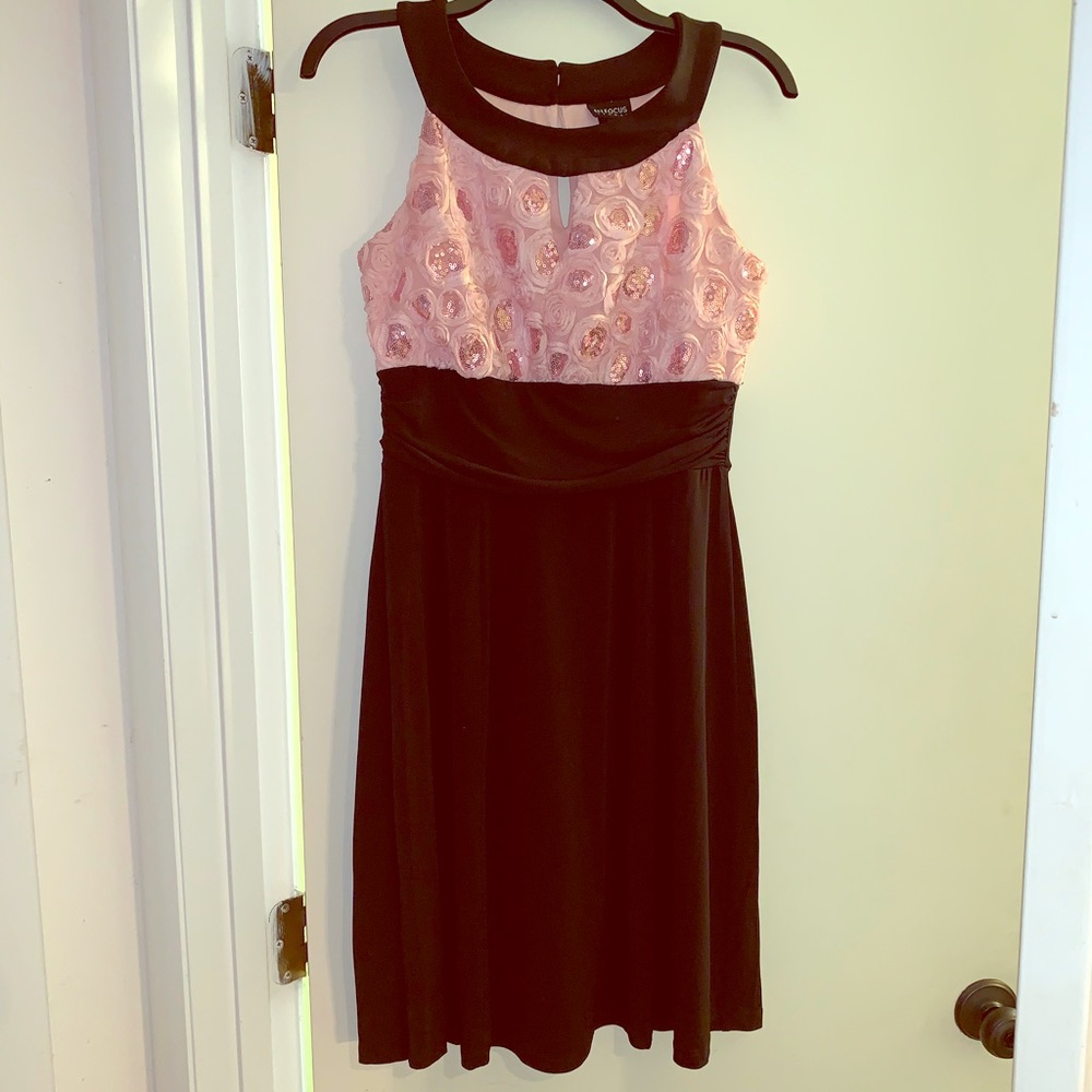 Size 8 Enfocus Studio Rosette Knee Length Dress